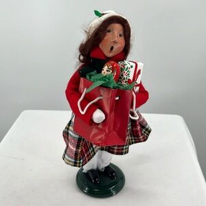 Byers Choice Caroler “Girl Shopper” (9.5”)
